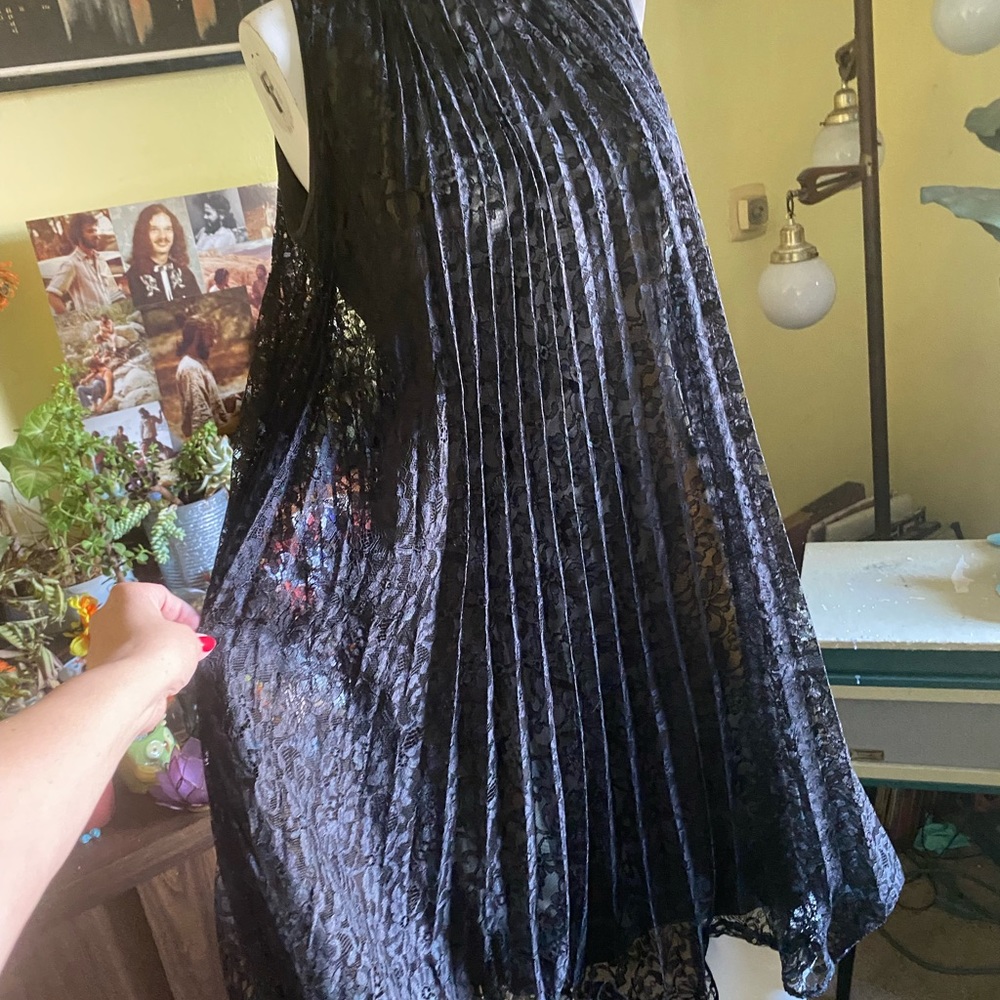 Vintage ladies black lace trapeze tent a line flowing mod gothic pleated dress - Picture 6 of 13